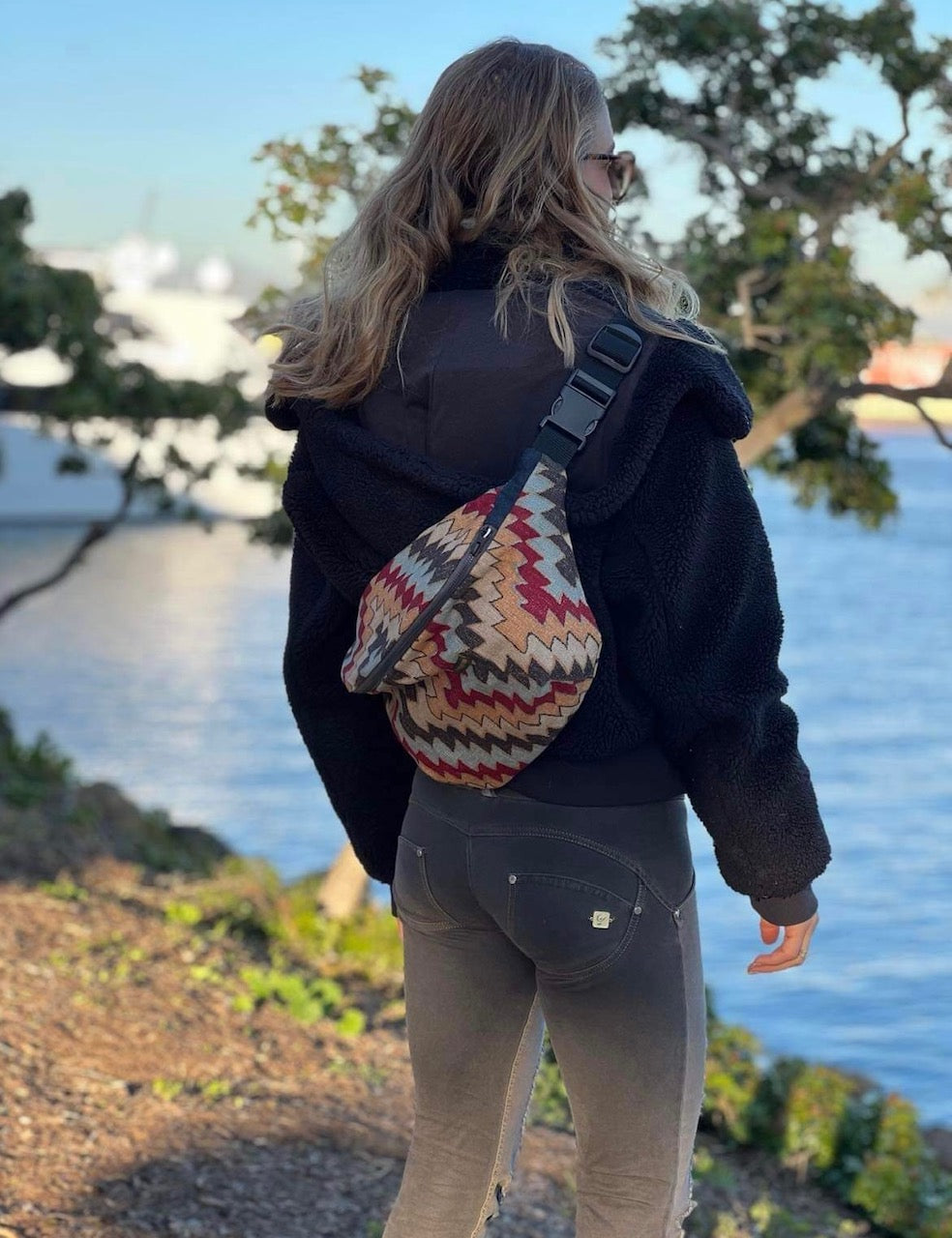 Bahne og Velvetnoon indgår samarbejde om unika-bumbags i genbrugsmateriale