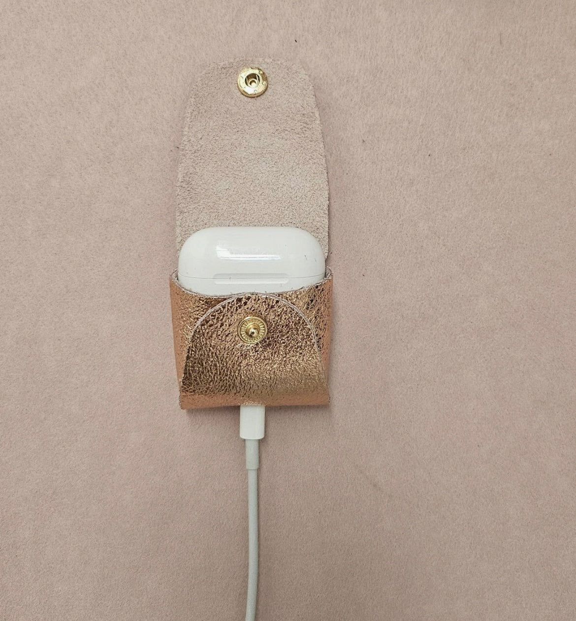 Læderitui til Høretelefoner - Taskesmykke - Nøglering - Leopard